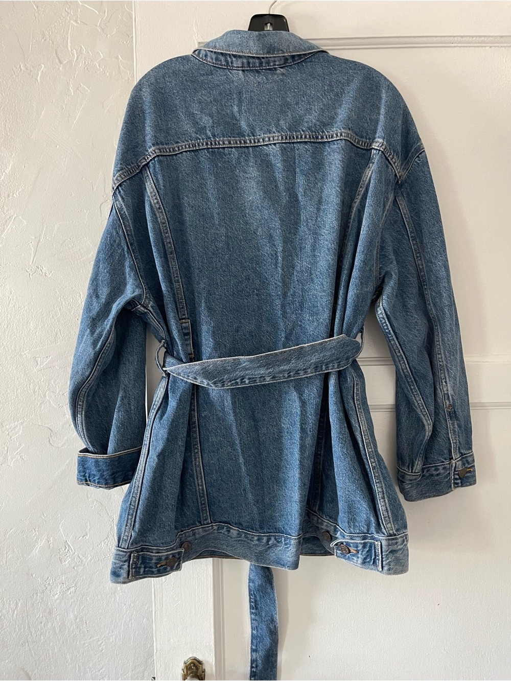 Nwt Levi’s belted denim trucker jacket - Picture 4 of 11